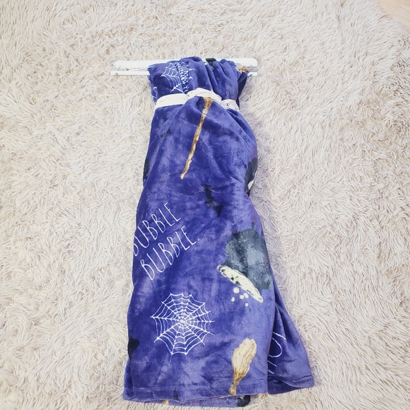 NEW Rae Dunn Halloween Witch Bubble Bubble Toil Trouble Plush Throw Blanket Bats - Picture 4 of 4